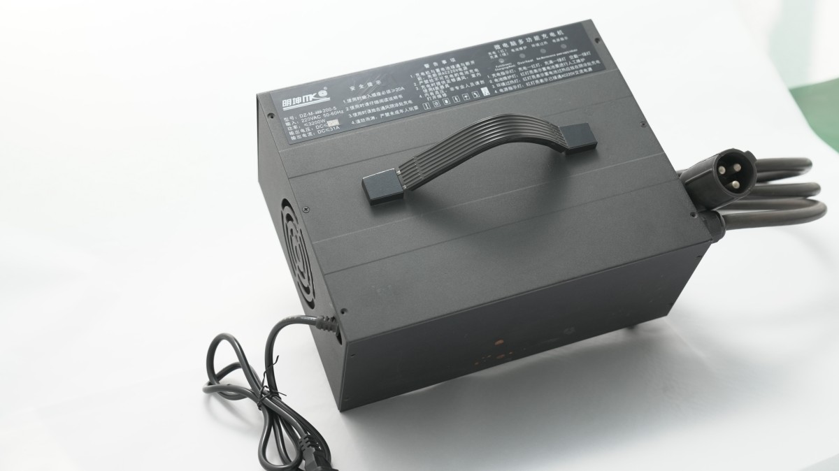 Mingkun microcomputer charger